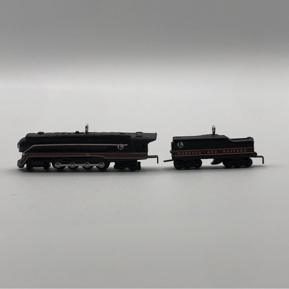 Hallmark Keepsake Ornament 1999 Locomotive & Tender Lionel 746 Norfolk & Western